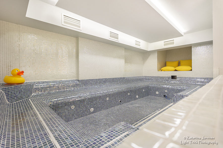 Brighton Harbour hotel dry pool